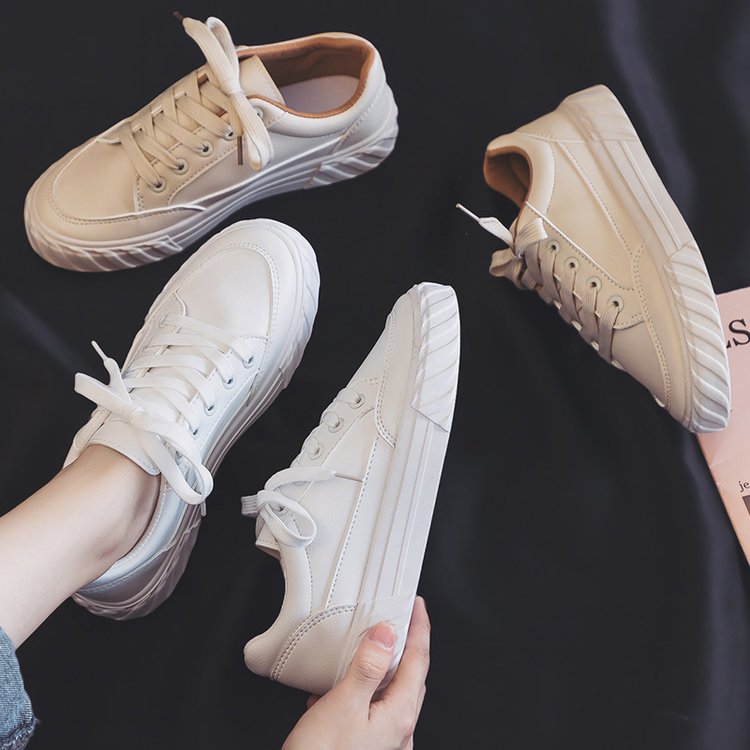 Kleine weiße Lederschuhe für Damen, die schmale Füße betonen, und Schnürschuhe aus Canvas für Damen