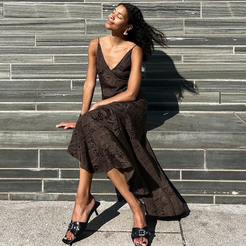 Wintermode: Sexy Trägerkleid mit V-Ausschnitt, tiefem Ausschnitt, figurbetonter Schnitt und Retro-Design für Damen