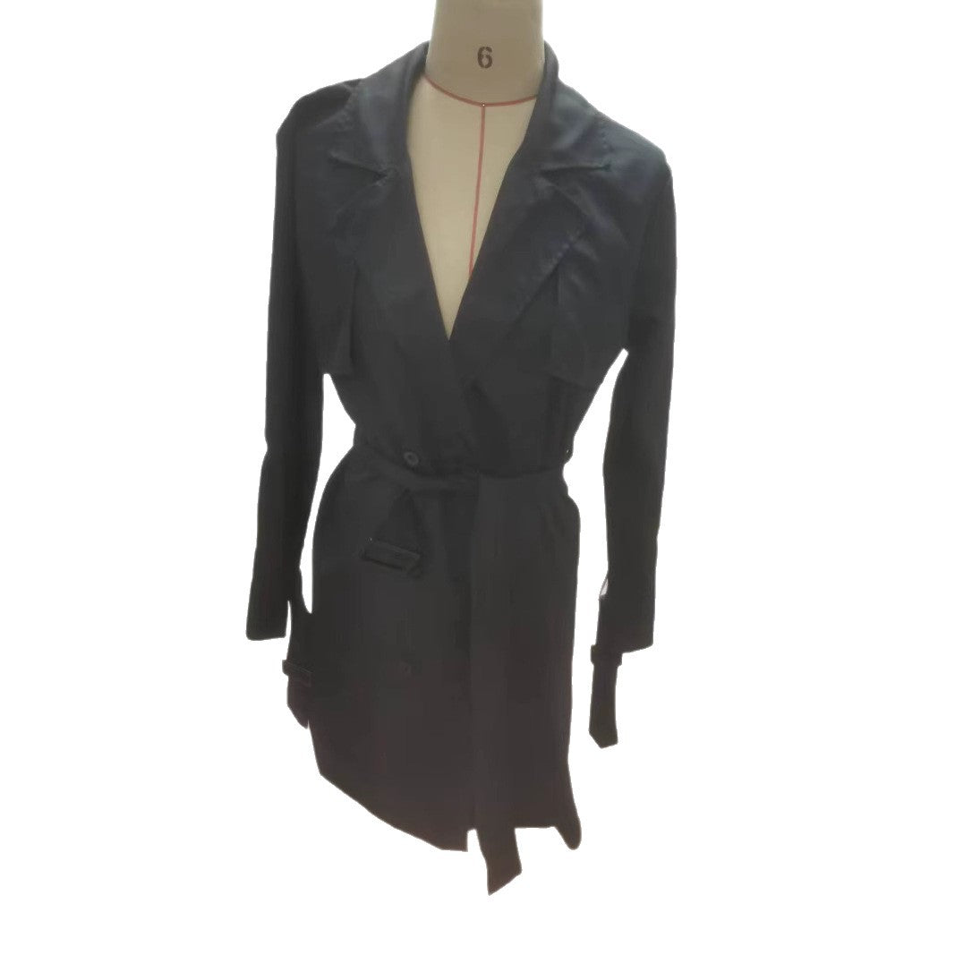 taillierter Damen-Anzug mit Jacke