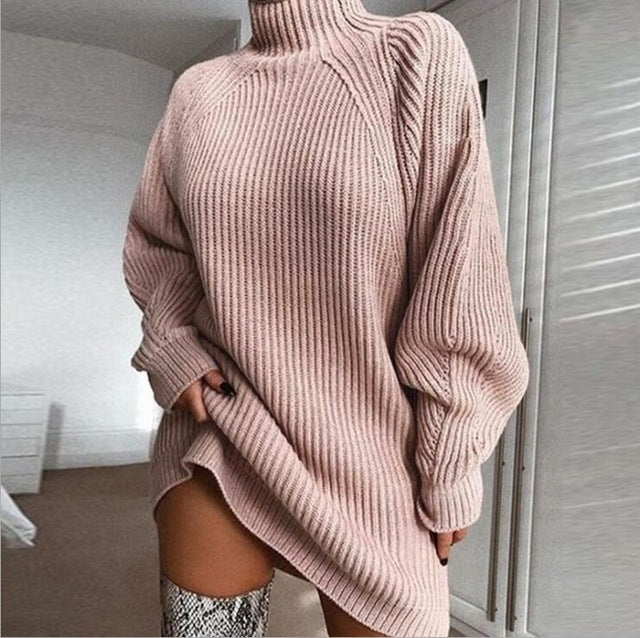 Winterliches Rollkragenpullover-Strickkleid