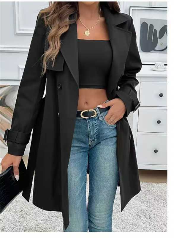 taillierter Damen-Anzug mit Jacke