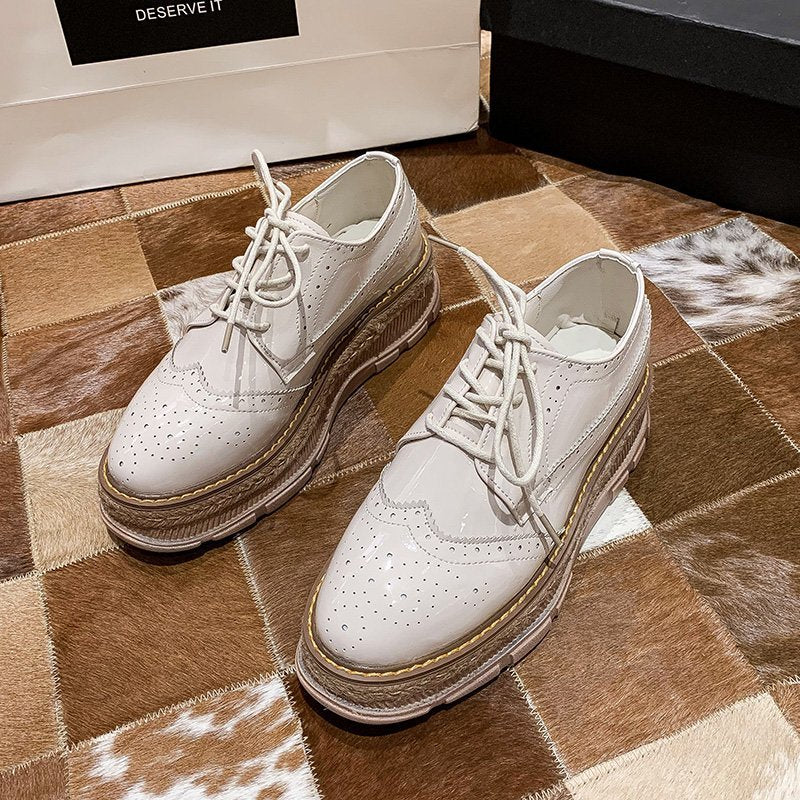 Schnürschuhe mit Quasten und Plateau für Damen