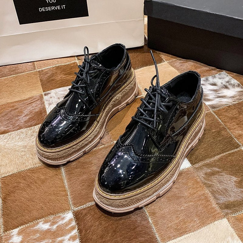 Schnürschuhe mit Quasten und Plateau für Damen