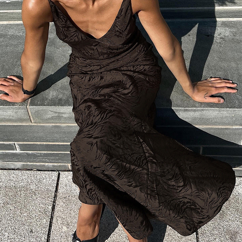 Wintermode: Sexy Trägerkleid mit V-Ausschnitt, tiefem Ausschnitt, figurbetonter Schnitt und Retro-Design für Damen